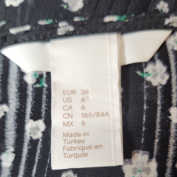 H&M Floral Top - Size 6 - Picture 6 of 7